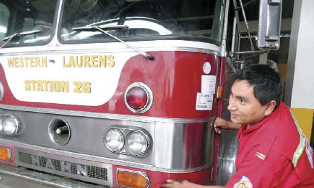 Proyecto de EEUU dona un camión a Bomberos de VMT