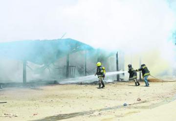 Incendio en mercado de Danlí deja al menos 48 negocios carbonizados