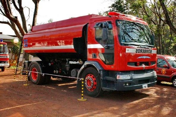 Bomberos Voluntarios de Oberá incorporan nuevo camión cisterna