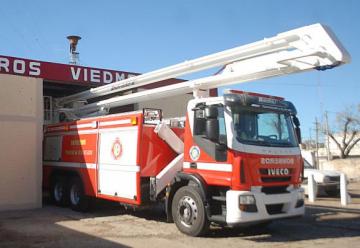 Bomberos de la Policia de Viedma recibio nueva autobomba con hidroelevador