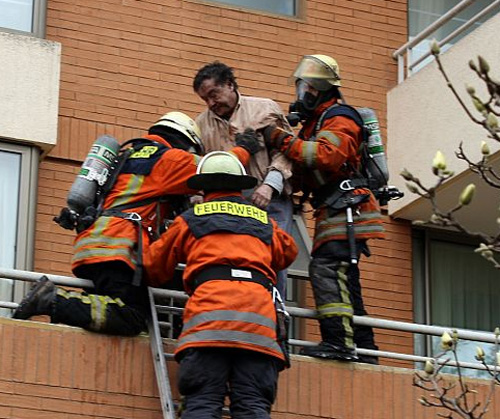 Bomberos de Temuco salvó a un reconocido médico de morir en un incendio