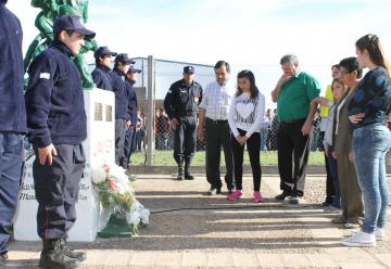 Emotivo homenaje a bomberos que murieron en el incendio de Prodinco