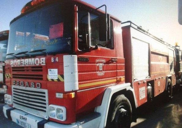 Bomberos piden ayuda para retirar camión