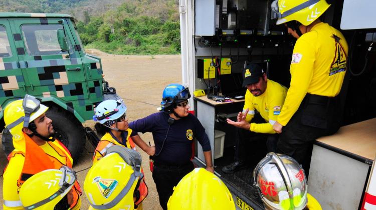 Falla en helicóptero frenó una práctica de los bomberos