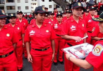 Se graduaron 280 bomberos voluntarios en Lima