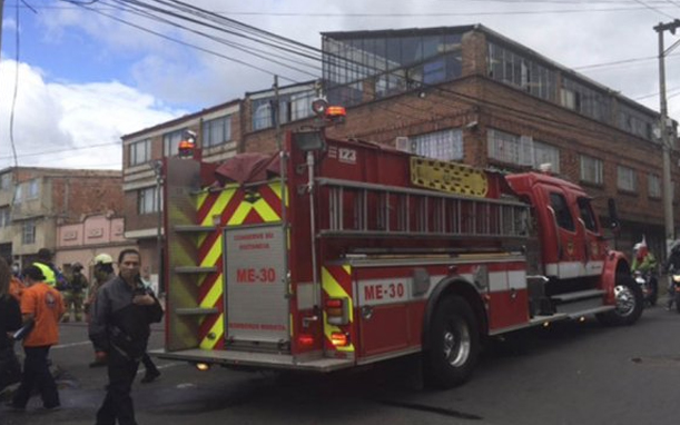 Seis bomberos lesionados por inhalación de gases en el sur de Bogotá