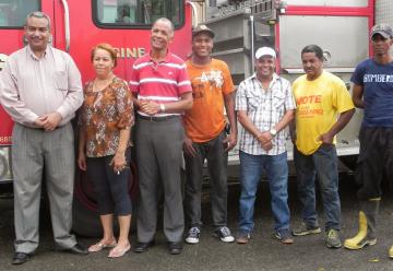 Ayuntamiento recibe el nuevo camion de los bomberos