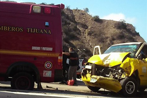 Taxi chocara contra una ambulancia de Bomberos