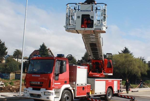 Bomberos de Valdivia cuentan con carro telescópico