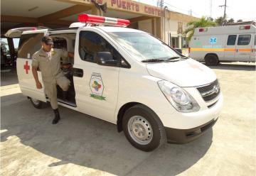 Comisión de seguridad ciudadana entrega ambulancia a bomberos