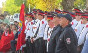Con un emotivo acto Bomberos conmemoró sus 35 años