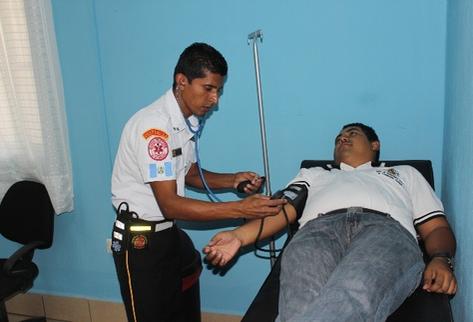 Bomberos Voluntarios instalan clínica de atención primaria en las compañias