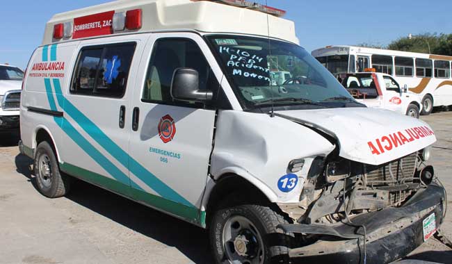 Choca una ambulancia de bomberos de Sombrerete deja 4 heridos
