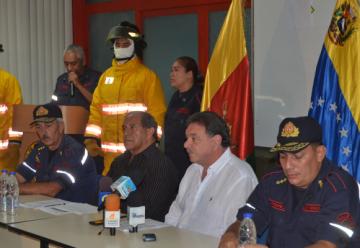 Bomberos de Valencia recibieron dotación de uniformes y equipos para incendios