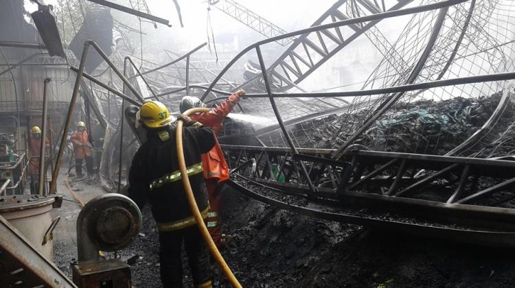 Se incendió parte de la fábrica de zapatillas Dass en Eldorado