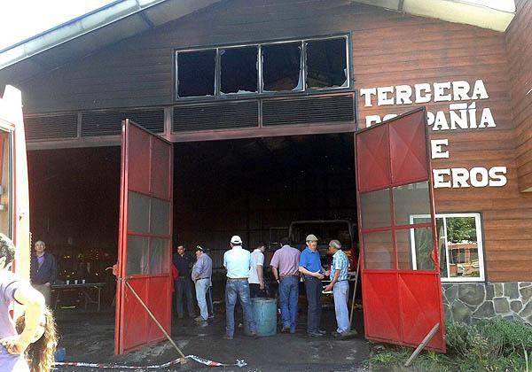 Municipio de Curacautín anuncia querella y el presidente de bomberos llega a la región
