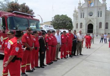 En ceremonia entregan vehículos para las Compañías de Bomberos de Sullana y Piura