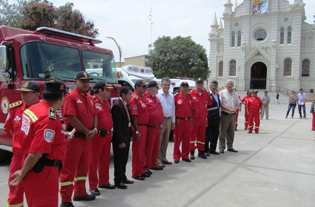 En ceremonia entregan vehículos para las Compañías de Bomberos de Sullana y Piura