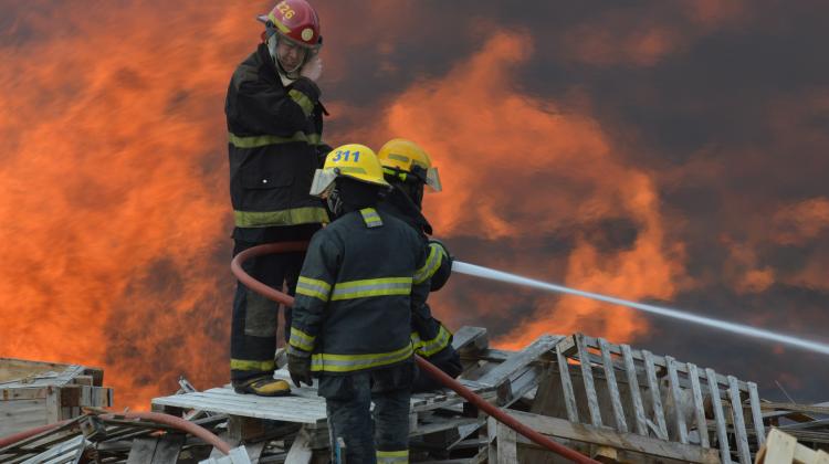 Voraz incendio en deposito de pallets