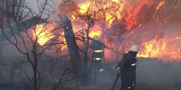 Fallecieron cuatro rescatistas de Defensa Civil en un incendio