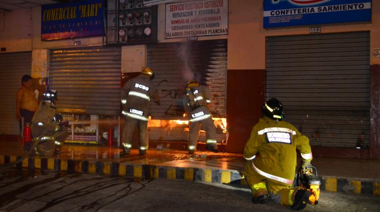 Incendio consumió un local en el centro de Guayaquil