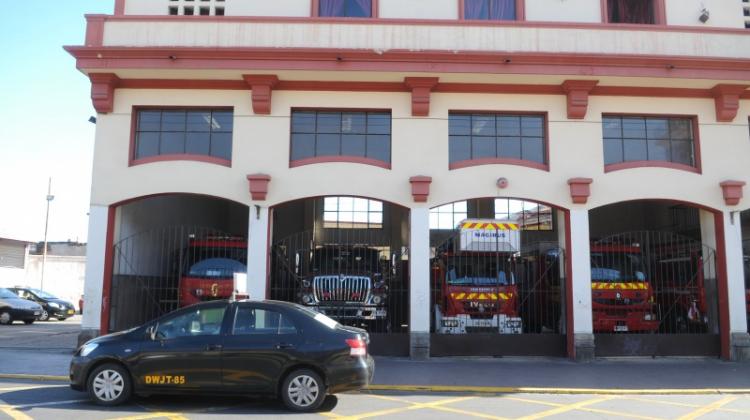 Se agudiza conflicto entre Bomberos y los taxis colectivos