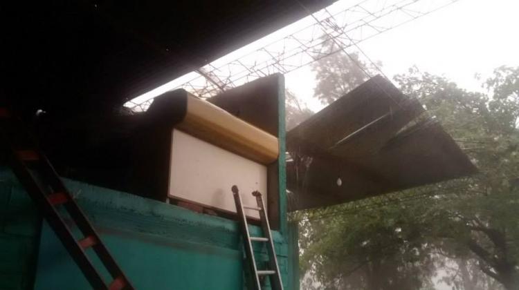 El temporal hizo volar el techo del cuartel de Bomberos Voluntarios