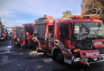 Chocan dos camiones de bomberos en Reus