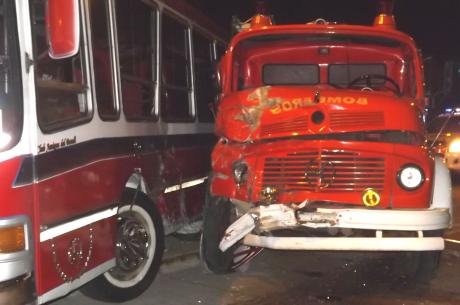 Violento choque entre un colectivo y una autobomba