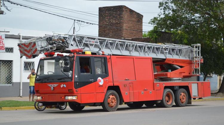 Bomberos Voluntarios de Barranqueras recibió la nueva escalera mecánica