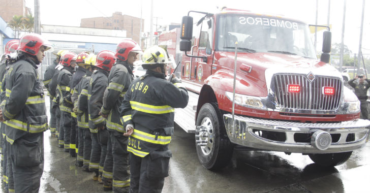 Bomberos Armenia recibió moderna máquina extintora