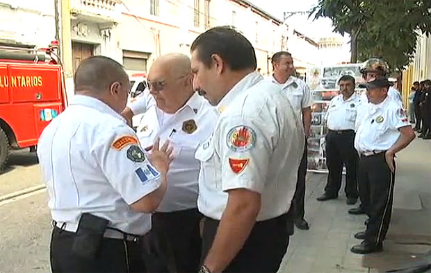 Bomberos Voluntarios realizaron una protesta frente al Congreso
