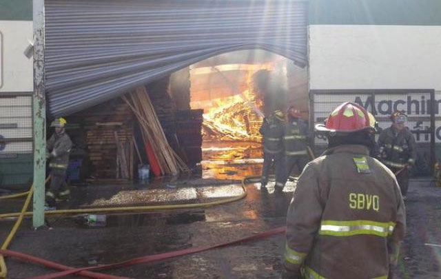 Incendio en maderera de Quilmes