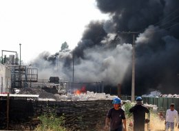 15 compañías de bomberos trabajaron en control de incendio en Quilicura