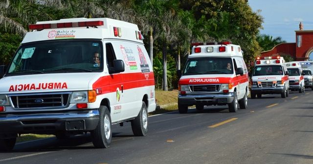 Entrega alcalde 6 ambulancias a Protección Civil y Bomberos