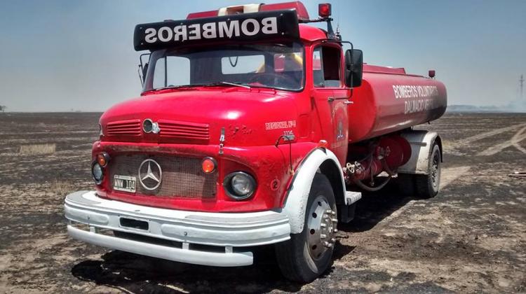Bomberos de Dalmacio Velez con unidades y bomberos afectados por un incendio