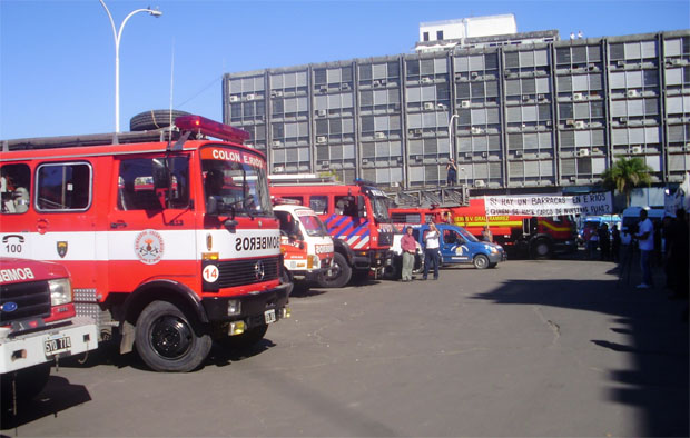 Bomberos Voluntarios se manifestaron en Paraná