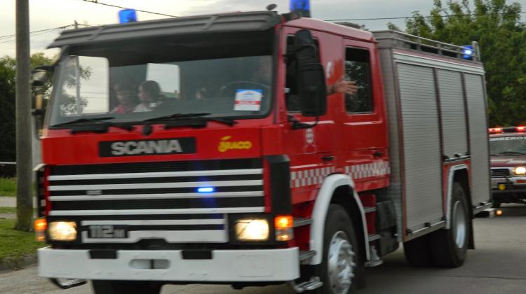 Bomberos Voluntarios de Adolfo G. Chaves han adquirido un nuevo camión Scania