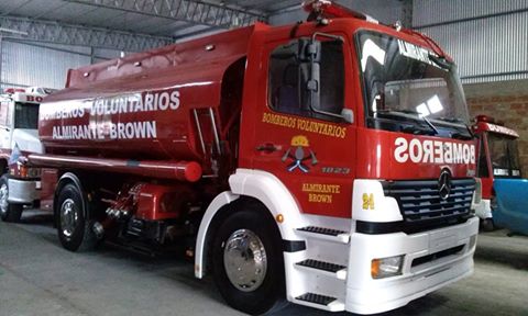 Bomberos de Almirante Brown estrenan nuevo camión cisterna