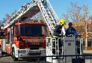 El Consorcio de Bomberos ha presentado un nuevo vehículo autoescala