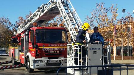 El Consorcio de Bomberos ha presentado un nuevo vehículo autoescala