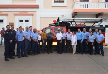 Entregan nuevo camión de bomberos en Vieques