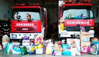 Los bomberos celebran una jornada de puertas abiertas solidaria