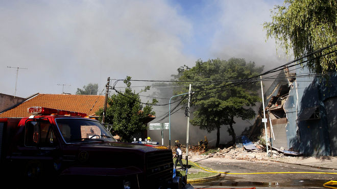 Se incendió una fábrica por culpa de un globo navideño