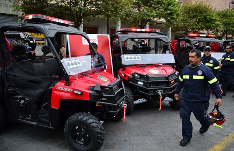 Bomberos reciben nuevos vehículos