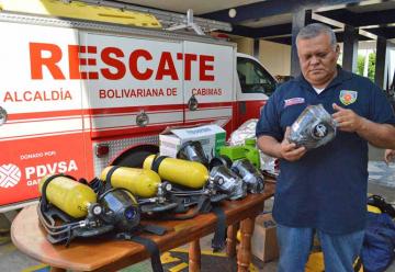 Entregan equipos al Cuerpo de Bomberos de Cabimas