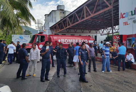 Paran labores bomberos de Acapulco