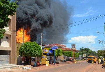 Incendio de gran magnitud en estación de servicio en Curuguaty