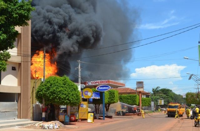 Incendio de gran magnitud en estación de servicio en Curuguaty