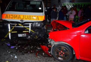 Conductor ebrio arrolla a bomberos de Sacatepequez